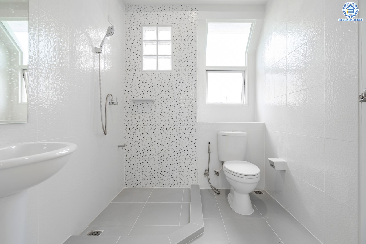 บ้านมือสองตกแต่งใหม่ ม.ชลลดา วัดลาดปลาดุก หลังมุม คุณภาพระดับ L&H บนเนื้อที่ 57.6 ตร.ว. ฟังก์ชัน 3 ห้องนอน 2 ห้องน้ำ 2 ที่จอดรถ บนทำเลศักยภาพ เพียง 15 นาทีถึง เซ็นทรัลเวสท์เกต ใกล้รถไฟฟ้าสายสีม่วง "สถานีคลองบางไผ่"...